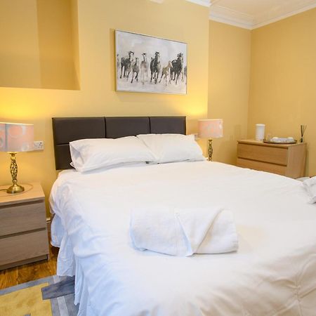 Tavmar Accommodation Линкълн Екстериор снимка