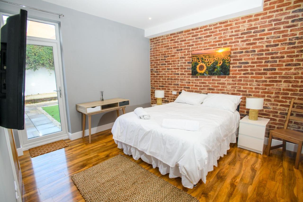 Tavmar Accommodation Линкълн Екстериор снимка