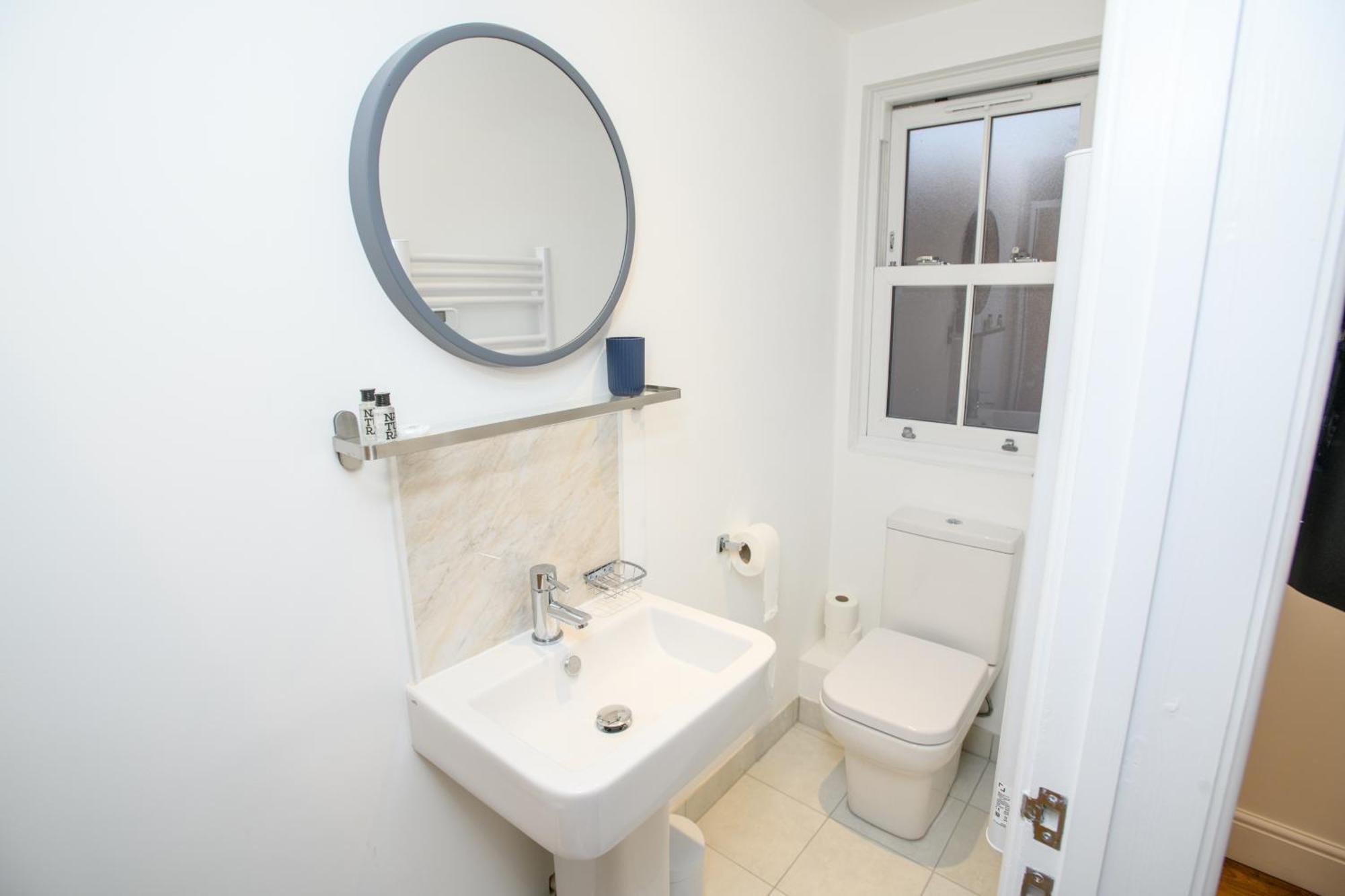 Tavmar Accommodation Линкълн Екстериор снимка