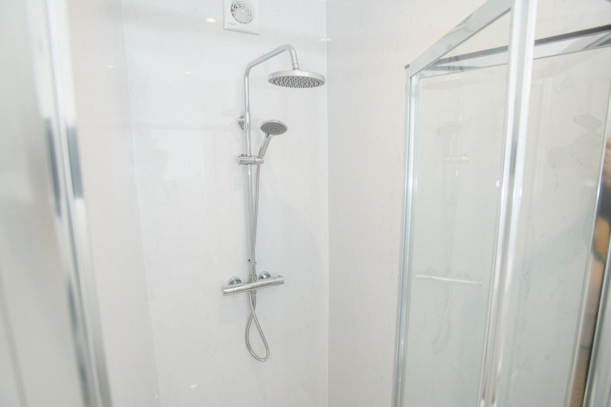 Tavmar Accommodation Линкълн Екстериор снимка