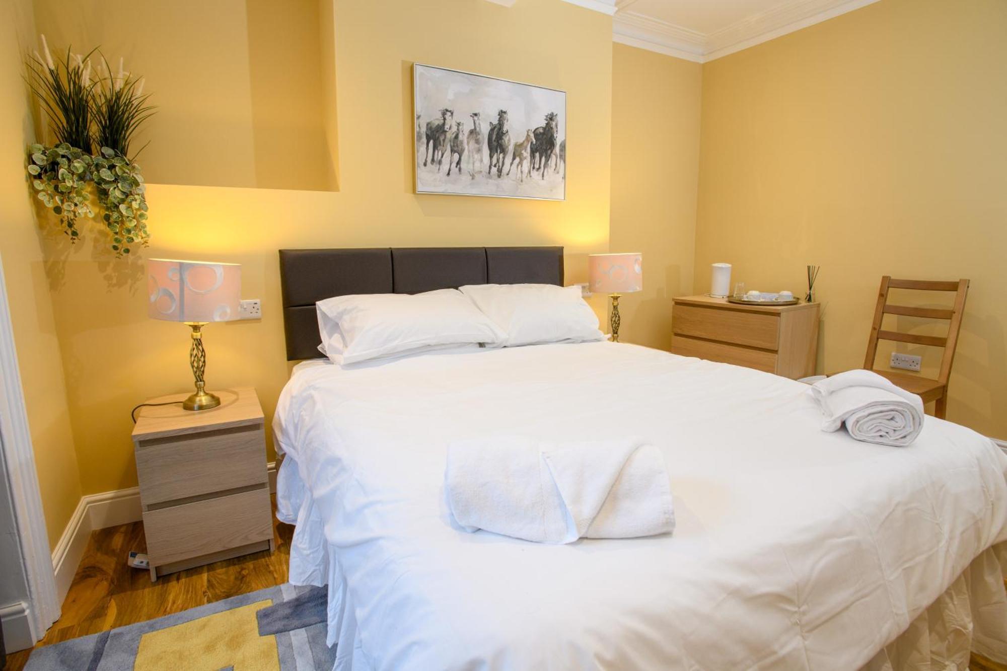 Tavmar Accommodation Линкълн Екстериор снимка