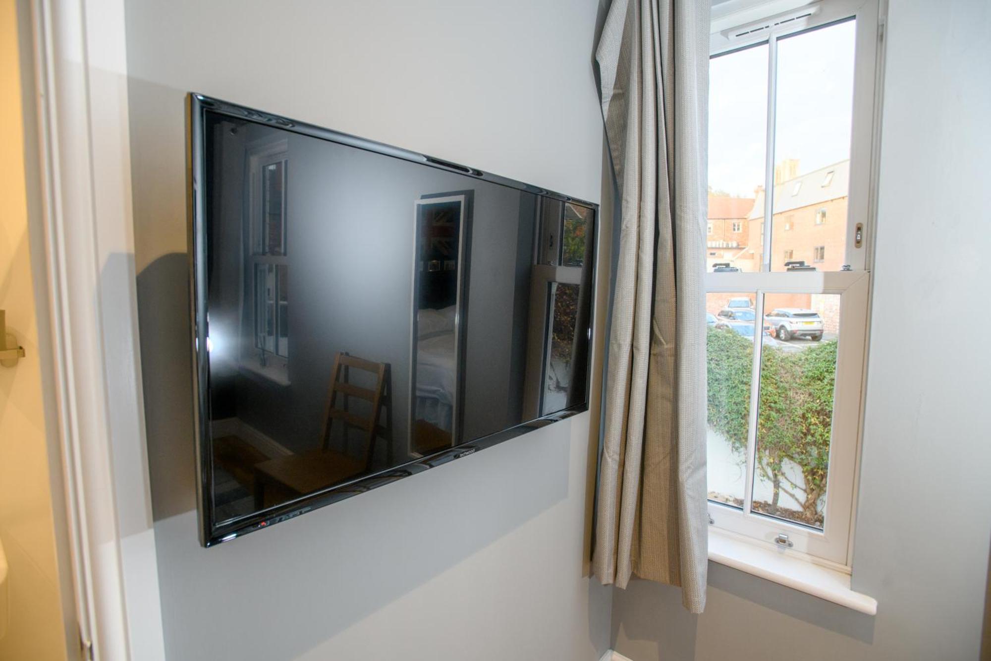 Tavmar Accommodation Линкълн Екстериор снимка