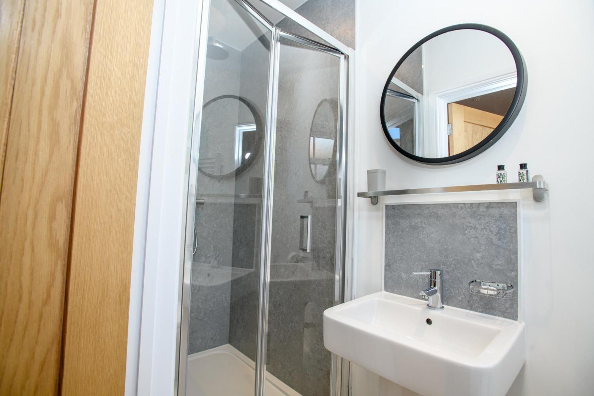 Tavmar Accommodation Линкълн Екстериор снимка