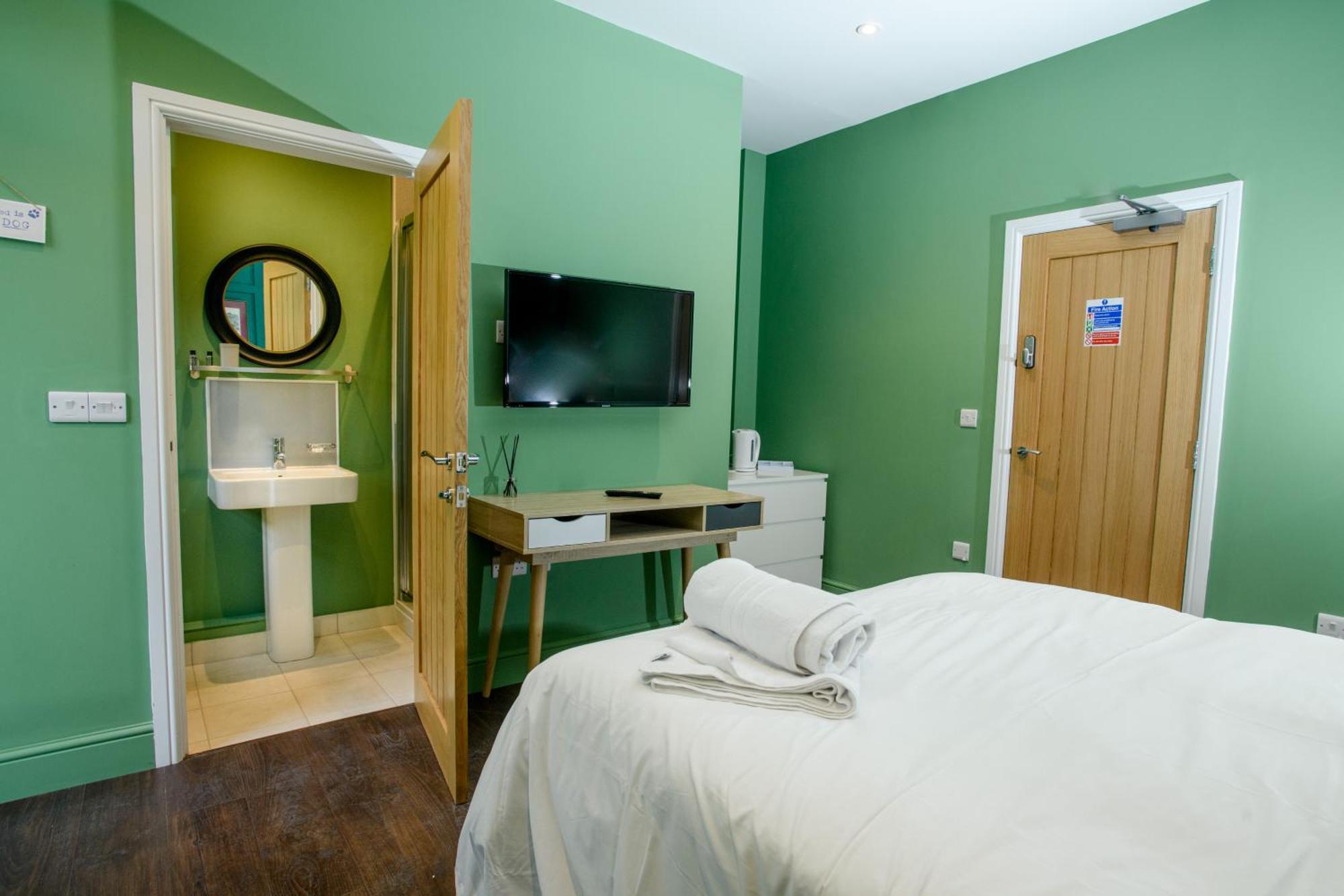 Tavmar Accommodation Линкълн Екстериор снимка