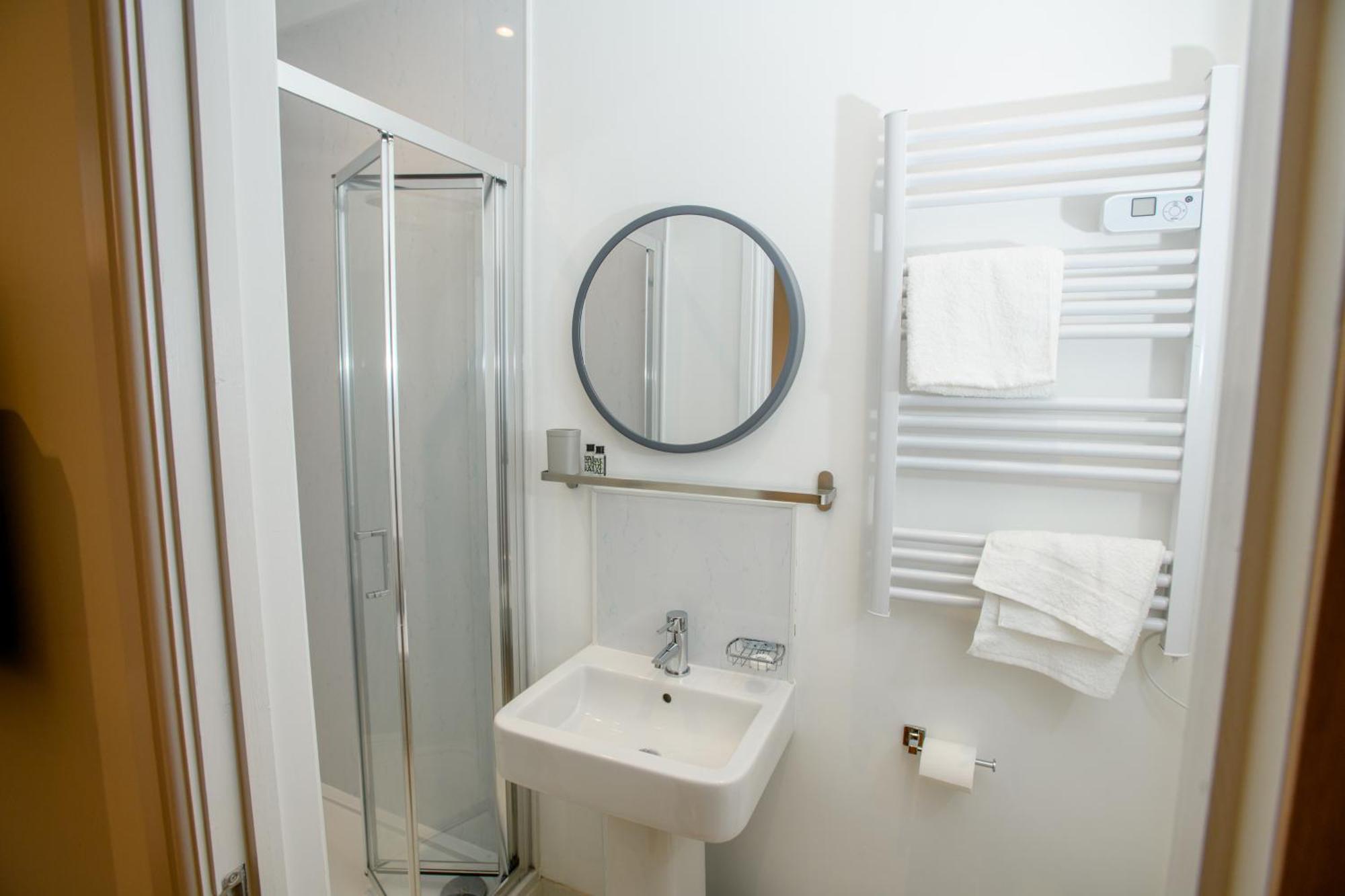 Tavmar Accommodation Линкълн Екстериор снимка